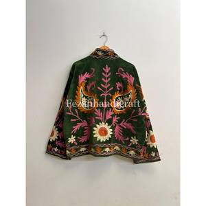 Nouvelle collection Veste en velours matelassé brodée de fleurs, broderie à la main de style ouzbek Suzani, deux poches latérales, unisexe, séchage rapide - Product Image 6