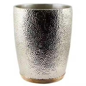 Cubo de Basura Metálico Contemporáneo para Sala de Estar, Cesto de Residuos Premium que Realza el Tema Interior Moderno - Product Image 5