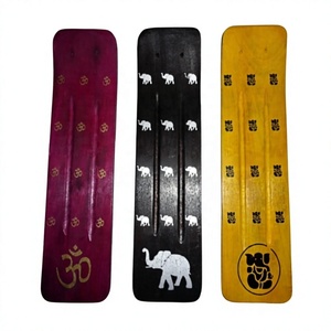 Porte-encens en bois de manguier coloré Laxmans, imprimés à la main, motifs variés, brûleurs d'encens pour usage religieux, vente en gros - Product Image 1