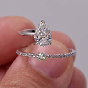 Anillo de Compromiso de Plata de Ley 925 con Circonita Cúbica en Forma de Pera de 1.50 CT, Anillo de Boda con Incrustaciones de Diamantes, Regalo para Mujer - Product Image 1