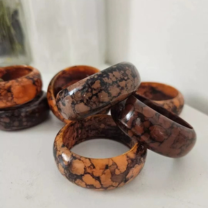 Juego de Anillos para Servilletas de Resina de Diseño para una Decoración de Mesa Premium, que Realza el Estilo de la Mesa con Artesanía Artística en Resina - Product Image 1