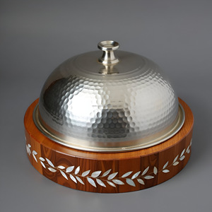 Casserole en bois sculpté chic, couvercle en argent poli, présentoir de salle à manger élégant, chauffe-aliments en métal durable, moderne, nouvel arrivage - Product Image 2