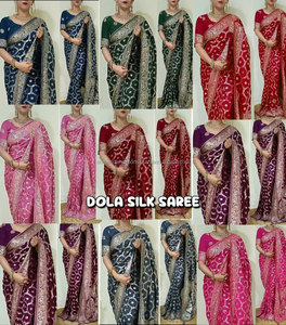 Nouvelle chemise décontractée pour femmes, design tendance pour le festival Diwali, en tissu modal et viscose, plusieurs options de couleurs, prête à l'achat - Product Image 5