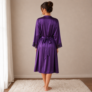 Conjunto de Lencería de Satén Personalizado para Mujer con Puños de Encaje, Camisón a Juego y Cinturón con Lazo para Compra al por Mayor y en Boutiques - Product Image 4