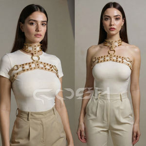 Harnais de poitrine en similicuir beige à pointes avec collier ras du cou - Product Image 4