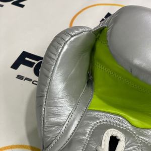 Guantes de Boxeo Transpirables Antideslizantes Personalizados en Verde Plateado, Diseño de Última Generación, para Entrenamiento y Sparring, OEM ODM, Guantes de Piel para Kickboxing - Product Image 3