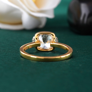 Anillo Solitario con Bisel de Diamantes Ovalados Cultivados en Laboratorio de 2.00 CT, Oro Amarillo y Blanco de 14K, Minimalista, Claridad VS1 - Product Image 4