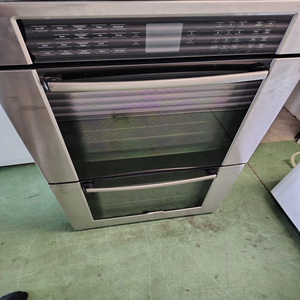 Horno de Pared Empotrado de Doble Convección Bosch HBL8650UC, Acero Inoxidable - Product Image 1