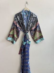 Robe kimono en soie imprimée douce, robe de chambre bohème en polysilk, kimono long - Product Image 4