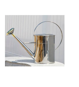 Bidon d'eau élégant en acier inoxydable pour la décoration intérieure avec une surface brillante, idéal pour une utilisation comme jardinière ou outil d'arrosage - Product Image 1