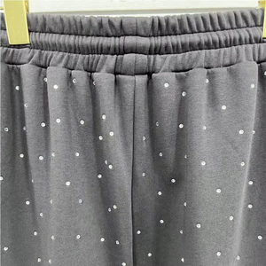 Ensemble deux pièces uni pour femme, style streetwear hiver 2026, directement de l'usine, fabriqué sur mesure pour les canaux de commerce B2B mondiaux. - Product Image 3
