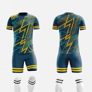 Uniforme de fútbol diseñado para equipos juveniles de niños y niñas con material transpirable, tela que controla la humedad y ajuste cómodo. - Product Image 2