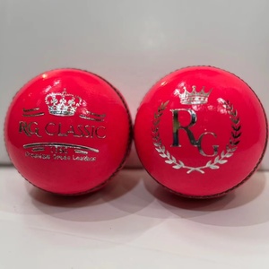 Pelota rosa utilizada para partidos de prueba de día y de noche - Product Image 1