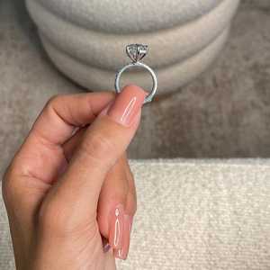Anillo de Compromiso de Oro de 18K con Diamante Cultivado en Laboratorio de Corte Pera de 5.50 Quilates para Mujer |   Anillo de Boda Solitario Impresionante - Product Image 5