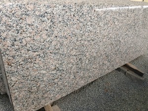 Dalles de granit rose Panchalwada très demandées avec surface polie pour plans de travail de cuisine, comptoirs de salle de bain, tables à manger - Product Image 5