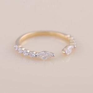 แหวนเปิดประดับเพชรทรงมาร์คีส์และทรงกลม รับรองโดย IGI ทำจากทองคำ 18K - Product Image 6