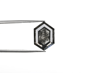 Diamante Negro Rústico de Corte Hexagonal de 6.50 Ct Cultivado en Laboratorio, OM GEMS, Certificado por Terceros - Product Image 1