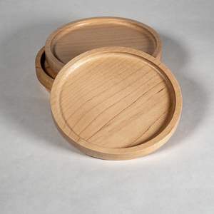 Ensemble de sous-verres artisanaux en bois avec surface polie et lisse, protection durable pour table, pour tasses à café, tasses à thé et verres - Product Image 1