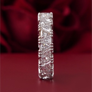 Anillo de Eternidad con Diamante Cultivado en Laboratorio de Corte Trillón de 3.48 CT, Oro Amarillo/Blanco de 14K, Anillo de Boda de Oro Sólido de 18K - Product Image 2