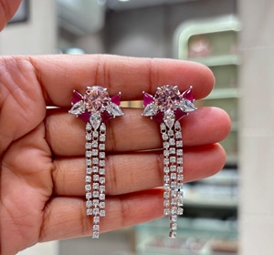 Boucles d'oreilles pendantes tendance en laiton plaqué argent de haute qualité avec zircon, pour femme, idéales pour mariage et soirée, style mode - Product Image 3