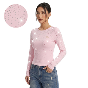 Chemise pour femme avec embellissement personnalisé en strass, texture tricotée lisse, haut court, manches longues, coupe ajustée, logo brodé ton sur ton - Product Image 1