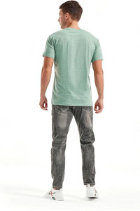 เสื้อยืดผู้ชายคอวีดีไซน์ใหม่ล่าสุด ไซส์พลัส แฟชั่นขายดี รับผลิตตามสั่ง MOQ ต่ำ บริการ OEM - Product Image 3