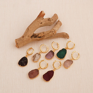 Pendientes de Aro Geométricos de Amatista Verde Fresa, Chapados en Oro, Estilo Boho, Joyería para Mujer, Regalo Artesanal - Product Image 1