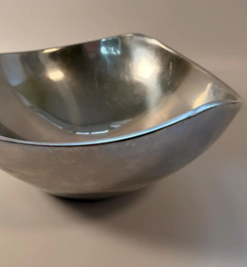 Corbeille à fruits sur pied en acier inoxydable argenté brossé, faite à la main, avec bord côtelé, plat décoratif rond pour centre de table - Product Image 3
