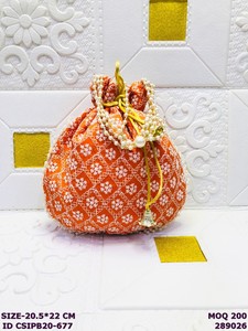 กระเป๋าปักลายทำมือจาก Craftstages International พร้อมหูหิ้วมุก ดีไซน์แบบชาติพันธุ์ ปิดด้วยเชือกซาติน ความจุ 1-1.9 ลิตร - Product Image 3