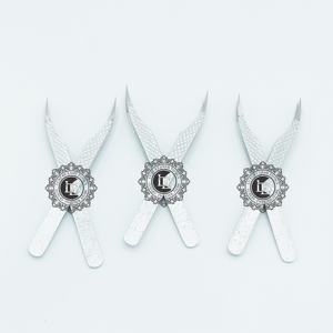 Pinzas de Pestañas Profesionales de Lujo con Agarre de Diamante, Calidad Premium, Hechas a Mano, de Acero Inoxidable con Brillo Plateado - Product Image 6