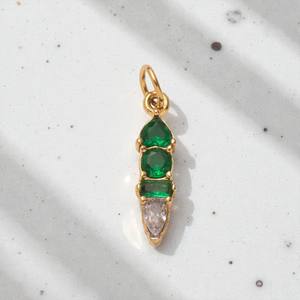Colgante de Cuarzo Esmeralda con Formas Mixtas de Piedras Preciosas |   Joyería de Plata 925 Chapada en Oro de 14K con Dijes Delicados para la Elaboración de Collares y Pulseras - Product Image 1