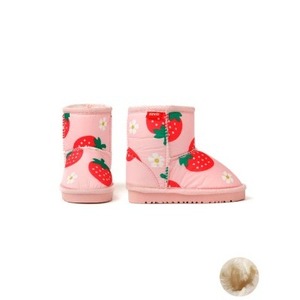 Bottes chaudes pour filles coréennes OZKIZ, imprimé fraises, tige synthétique, 2-6 ans, mode hiver pour enfants, vente en gros - Product Image 1