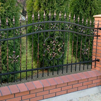 Panneaux de clôture en fer forgé de haute qualité pour extérieur avec poteaux robustes, clôtures de jardin élégantes et portails à treillis pour une intimité sécurisée