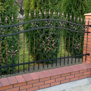 Paneles de valla de hierro forjado de alta calidad para exteriores con postes robustos, elegantes cercas de jardín y portones de celosía para una privacidad segura. - Product Image 3