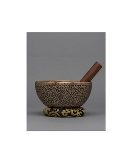 Cuenco tibetano genuino de latón con almohadilla y mazo para rituales de mindfulness, relajación y limpieza energética - Product Image 1