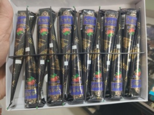 Conos de henna natural Kaveri Mehndi para tatuajes, color oscuro intenso, fácil de aplicar, para uso doméstico, 100% libre de químicos. - Product Image 4
