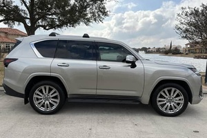 Lexus LX 600 Ultra Luxe d'occasion en bon état, modèle 2022 - Product Image 4