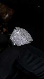 Anillo de cóctel de lujo para hombre con moissanita de corte brillante redondo, plata 925, engaste pavé, diseño geométrico, joyería de boda - Product Image 3