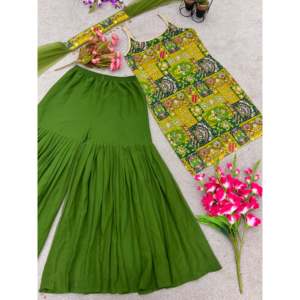 Conjunto de Fiesta para Mujer de Diseñador con Top Elegante, Dupatta y Sharara - Product Image 1