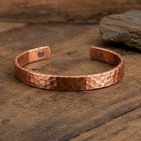 Brazalete de Cobre Martillado a Mano |   Joyería Unisex Ajustable, Rústica, para Múltiples Ocasiones, con Impresión Reactiva Personalizada y a la Moda