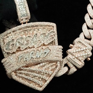 Colgante Escudo Iced Out de Moissanita Chapado en Oro Rosa de 18K, Estilo Hiphop para Uso Diario Masculino, Amuleto Temático, Colgante Personalizado con Letra Iced Out - Product Image 3
