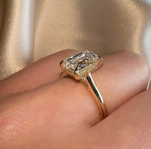 แหวนเพชรทองคำขาว 14k เพชรเพาะเลี้ยงในห้องปฏิบัติการ รับรองโดย IGI ทรงเหลี่ยมมรกต เครื่องประดับหรูหรา ประกายระยิบระยับเหนือกาลเวลา สวยงามวิจิตร - Product Image 3