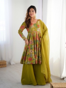 Ensemble Kediya Kurta Palazzo en soie romaine Chanderi imprimée avec dupatta en organza Tabby – Tenue ethnique festive exclusive - Product Image 1