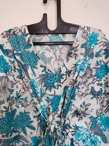 ชุดคลุมชายหาดลายพิมพ์นก ผ้าฝ้าย 100% คอวี แขนสามส่วน ทรงคาฟตัน งานแฮนด์เมดอินเดีย ความยาวระดับเข่า ทรงเอวินเทจ ทรงเอไลน์ โอเวอร์ไซส์ แต่งลูกไม้ สำหรับฤดูร้อน - Product Image 2