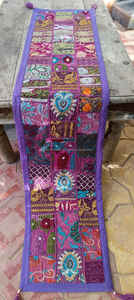 Chemin de table en coton patchwork artisanal indien, brodé à la main, nappe de mariage et décoration murale en tapisserie - Product Image 3