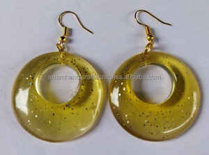 Pendientes colgantes de resina de color personalizados de lujo hechos a mano para mujer, accesorios de moda altamente pulidos de alta calidad de la India - Product Image 3