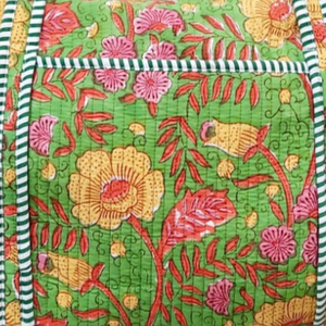 Sac de voyage en tissu imprimé à la main à motifs floraux verts, grande capacité, fermeture éclair, idéal pour le shopping et les vacances - Product Image 6