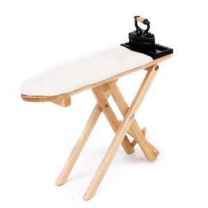 Mesa de planchar de madera duradera con estructura resistente y superficie lisa para tareas de planchado convenientes - Product Image 1