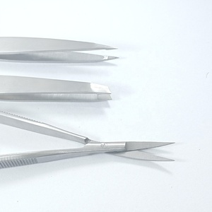 Pince à épiler dorée 3 pièces la plus demandée pour sourcils, avec pointe inclinée et ciseaux à ressort à lame droite, personnalisable avec logo - Product Image 1