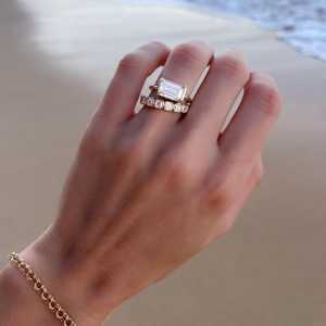 Anillo de compromiso de diamante cultivado en laboratorio con corte esmeralda East West, personalizado, de 3 quilates, con engaste de media montura, solitario, oro macizo de 14K y 18K, al por mayor - Product Image 4